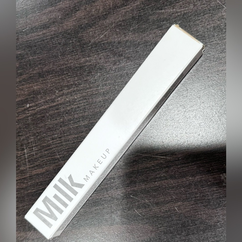 Milk eyeliner​​​​